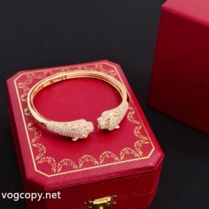 CARTIER先行受注 秋冬トップス最新情報をチェック 一目置かれる26秋冬新作コピー ブランド 通販 安心ブレスレット