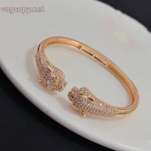 CARTIER先行受注 秋冬トップス最新情報をチェック 一目置かれる26秋冬新作コピー ブランド 通販 安心ブレスレット