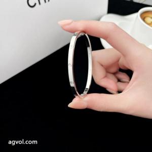 ブランド 偽物アクセサリー上質なデザイン 雑誌掲載 新作モデルカルティエ..
